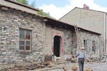 知名歌手任贤齐武汉祖宅翻修引关注，街道办回应：他捐款修路，村民自发筹款修缮表感激