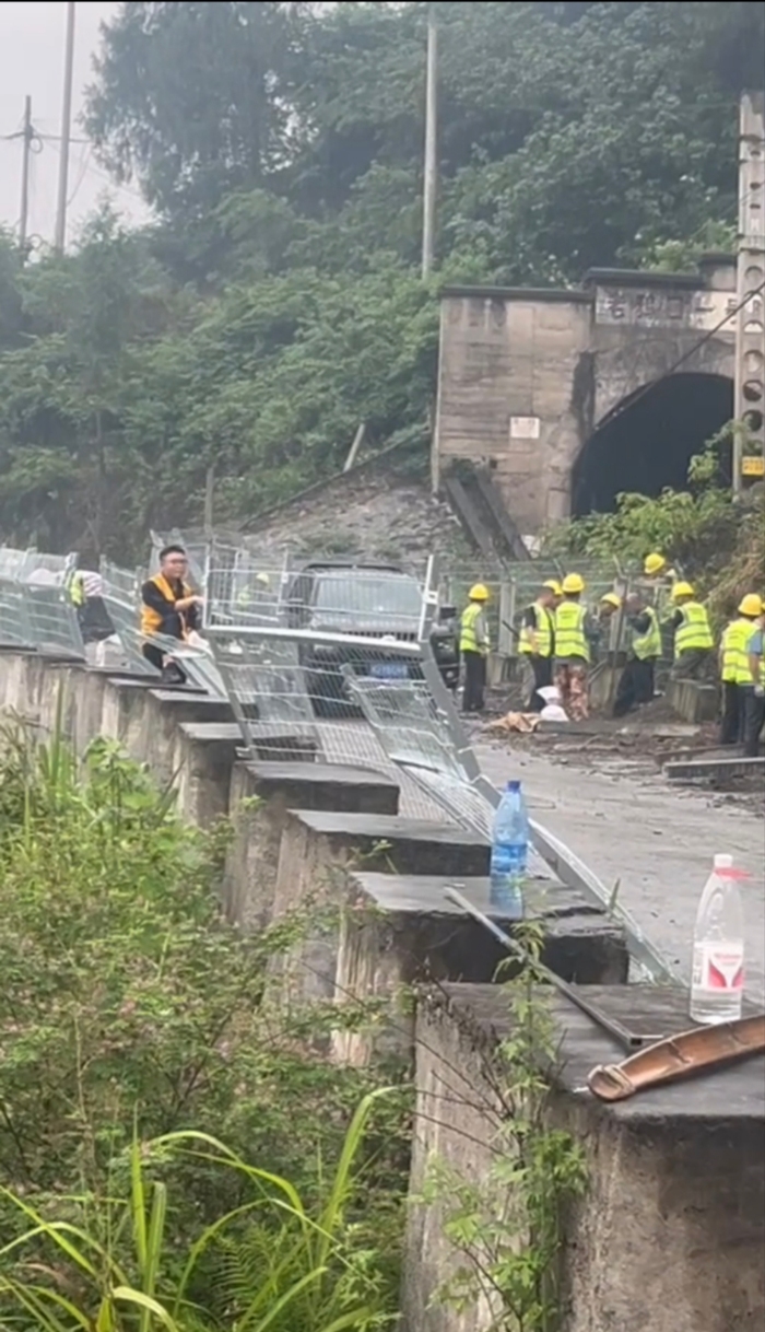 湖南焦柳铁路事故段已开始加装防护网  第1张